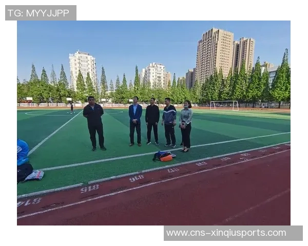 足球蛙跳训练法助力青少年提升运动能力与团队合作精神