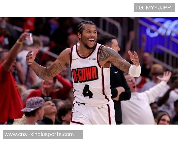 热火与火箭激战正酣NBA赛场精彩对决引发球迷热议